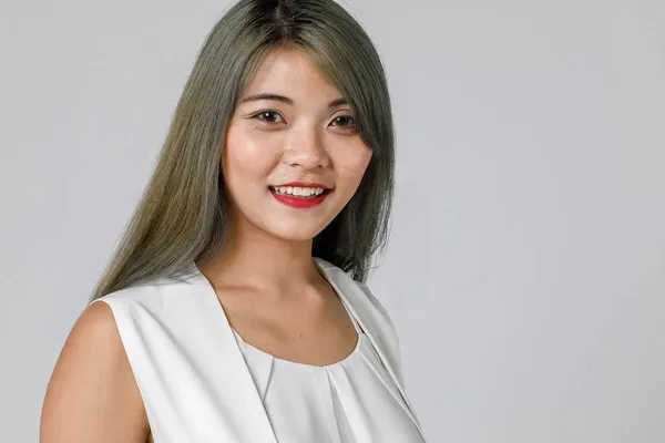 Asiatisk Kvinna Porträtt Ung Ålder Har Hårfärg Gjort Ser Glad — Stockfoto