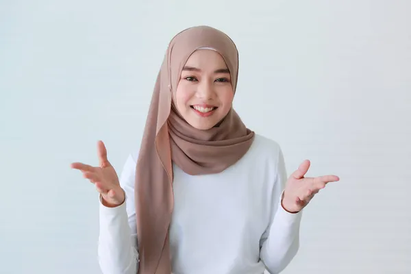 Estúdio Retrato Tiro Asiático Árabe Islâmico Muçulmano Jovem Feliz Bonito — Fotografia de Stock