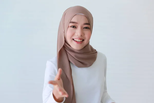 Studiobilde Asiatisk Islamsk Muslim Ung Lykkelig Vakker Kvinnelig Modell Religiøse – stockfoto