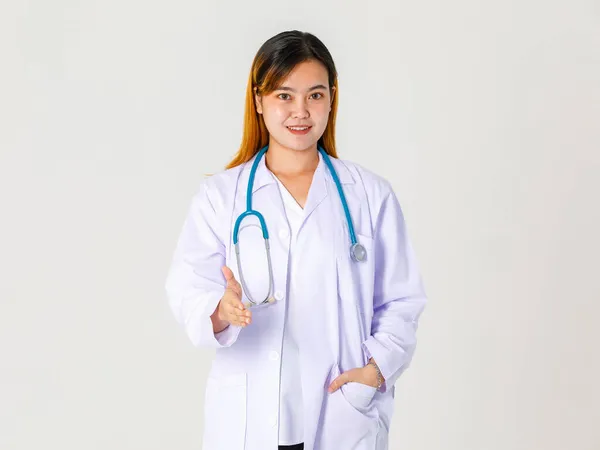 Porträtt Studio Skott Asiatiska Framgångsrika Professionella Kvinnliga Kliniska Läkare Labbrock — Stockfoto