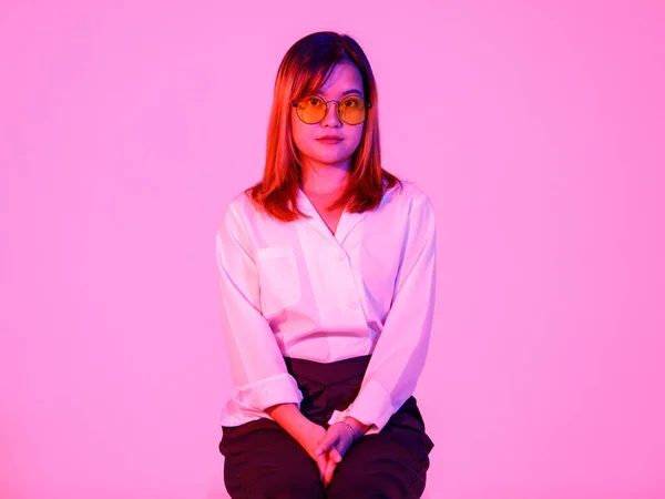 Porträtt Studio Skott Asiatiska Framgångsrika Självsäkra Kvinnliga Designer Entreprenör Casual — Stockfoto