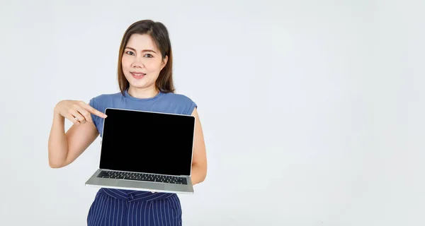 Encantadora Mujer Madura Asiática Orgullosa Presentar Atractiva Promoción Para Publicidad —  Fotos de Stock