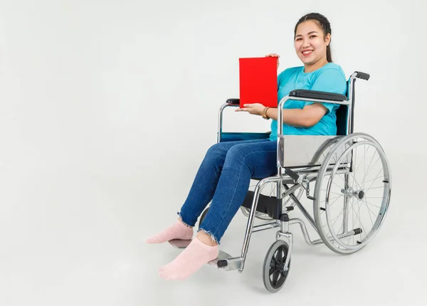 Mooie Aziatische Handicap Vrouw Gelukkig Glimlach Naar Rode Bestand Van — Stockfoto