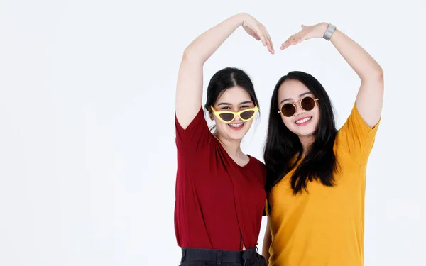 Портретная Студия Снимала Двух Молодых Азиатских Крутых Модных Модных Подружек — стоковое фото
