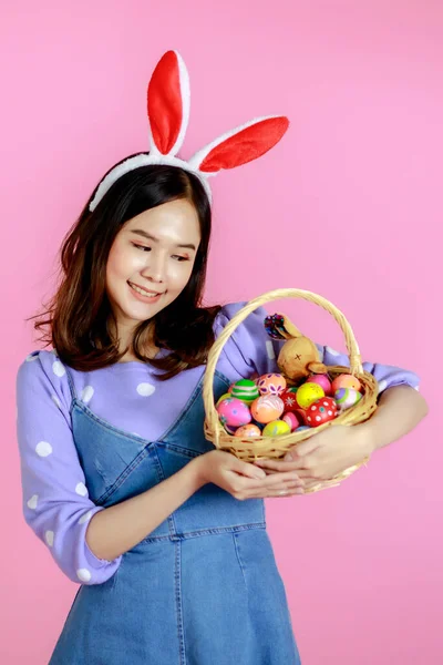 Porträtt Bild Leende Asiatisk Vacker Kvinna Bär Söt Kanin Öra — Stockfoto