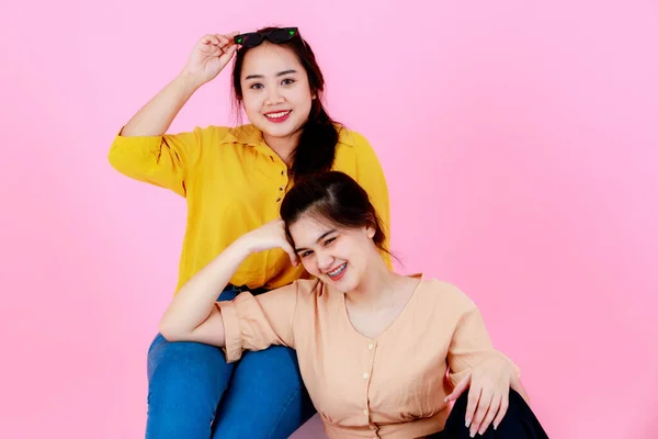 Portrét Studio Záběr Dvou Asijských Mladých Veselý Krásný Culík Ženy — Stock fotografie