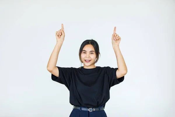 Portrét Asijské Krásná Žena Sobě Ležérní Tričko Stojící Pózy Ukazující — Stock fotografie