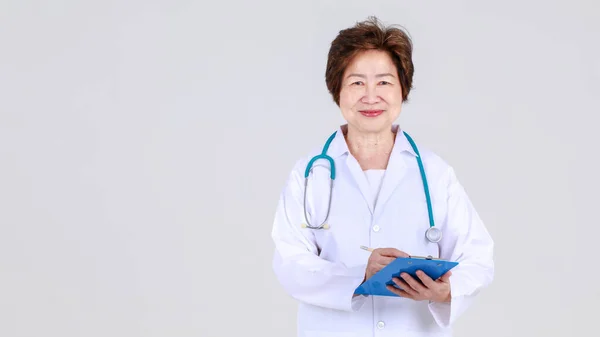 Elegant Senior Female Doctor Physician Gown Confidently Standing Hospitally Health — Stock Photo, Image