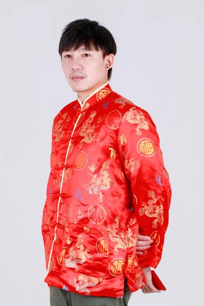 Bonito Homem Chinês Roupa Mandarina Tradicional Vermelho Inteligente Com Confiança — Fotografia de Stock