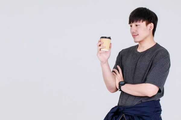 Smart Ung Kinesisk Kille Service Uniform Jacka Hålla Kaffekopp — Stockfoto