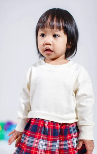 Малюнок Маленького Чорного Волосся Азійська Дитяча Дівчинка Модель Звичайній Спідниці — стокове фото