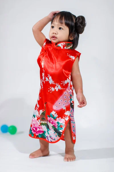 Studioaufnahme Von Kleinen Niedlichen Unschuldigen Asiatischen Kindergarten Vorschulkind Tochter Kind — Stockfoto