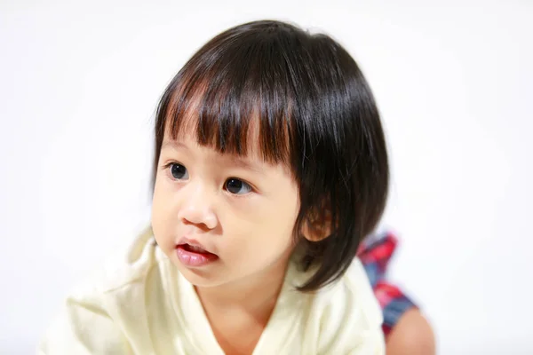 Студія Маленькими Чорними Волоссями Азійська Маленька Дівчинка Модель Звичайній Спідниці — стокове фото