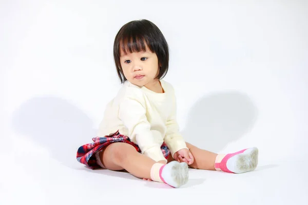 Studioaufnahme Von Kleinen Niedlichen Kurzen Schwarzen Haaren Asiatisches Mädchen Tochter — Stockfoto