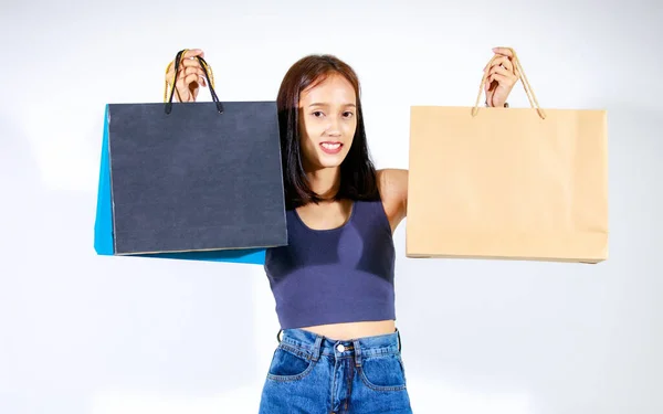 Izolované Studio Cut Out Záběr Asijské Ženy Shopaholic Matka Nakupující — Stock fotografie