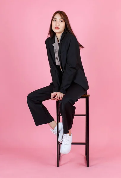 Porträtt Studio Skott Asiatiska Vackra Urbana Trendiga Modern Fashionabla Långt — Stockfoto