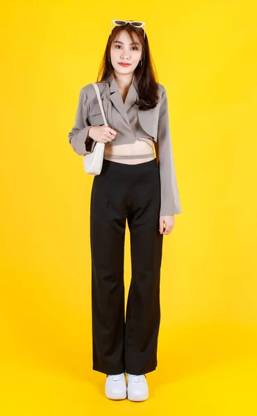 Porträtt Studio Skott Asiatiska Trendiga Fashionabla Kvinnliga Hipster Tonåring Modell — Stockfoto