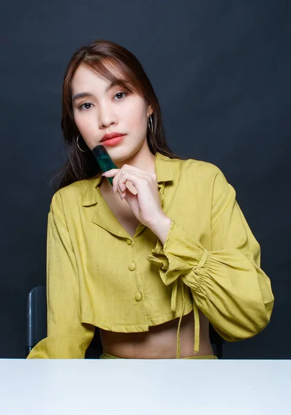 Porträtt Närbild Studio Sköt Asiatiska Glamour Trendiga Fashionabla Kvinnliga Modellen — Stockfoto
