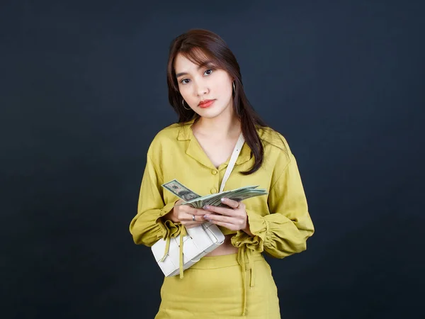 Porträtt Studio Skott Asiatiska Rika Rika Miljonär Kvinnlig Affärskvinna Casual — Stockfoto
