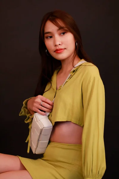Porträtt Studio Skott Asiatiska Urban Mode Kvinnlig Affärskvinna Casual Gröda — Stockfoto