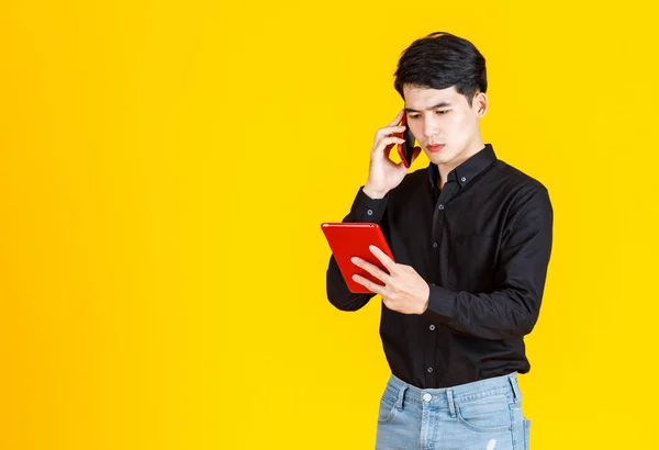 Estudio Tiro Millennial Asiático Preocupado Estresado Modelo Hombre Negocios Camisa —  Fotos de Stock