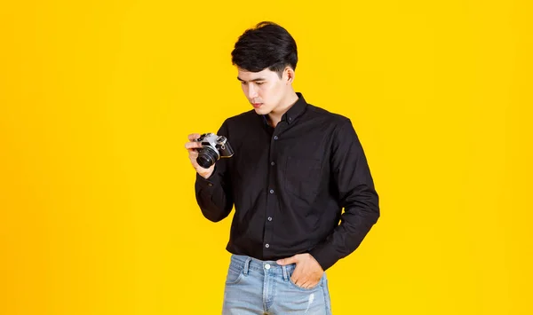 Retrato Estudio Disparo Millennial Asiático Joven Profesional Fotógrafo Moda Periodista —  Fotos de Stock