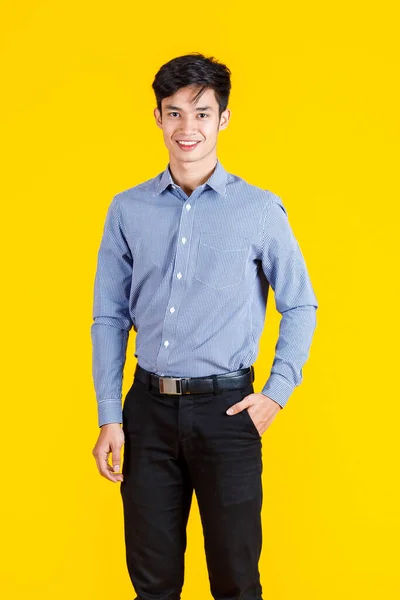 Portré Stúdió Lövés Millenniumi Ázsiai Fiatal Férfi Professzionális Sikeres Üzletember — Stock Fotó