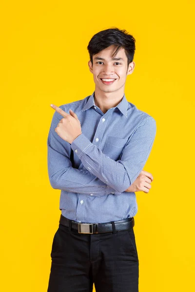 Portrait Studioaufnahme Von Tausendjährigen Asiatischen Jungen Männlichen Professionellen Erfolgreichen Geschäftsmann — Stockfoto