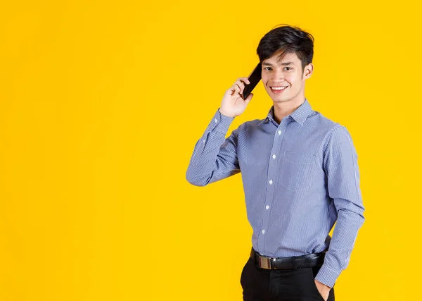 Retrato Estudio Disparo Millennial Asiático Profesional Exitoso Hombre Negocios Empleado —  Fotos de Stock