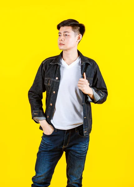 Retrato Estúdio Tiro Asiático Jovem Bonito Masculino Hipster Modelo Vestindo — Fotografia de Stock