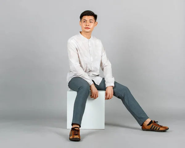 Studio Shot Van Millennial Aziatische Knappe Jonge Man Model Casual — Stockfoto