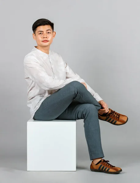 Estúdio Tiro Millennial Asiático Bonito Jovem Modelo Masculino Roupa Casual — Fotografia de Stock