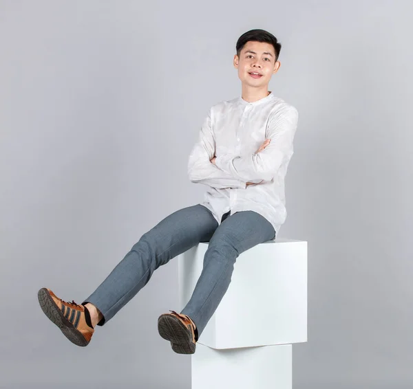 Estúdio Retrato Tiro Millennial Asiático Feliz Bonito Modelo Masculino Casual — Fotografia de Stock