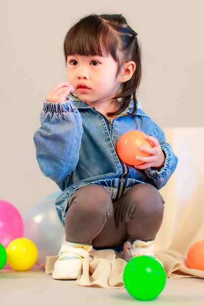 Estudio Tiro Pequeña Linda Niña Preescolar Jardín Infantes Hija Casual —  Fotos de Stock