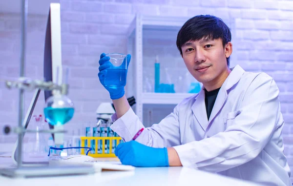 Portrait Studio Shot Asian Professional Male Scientist White Lab Coat — Stock Photo, Image