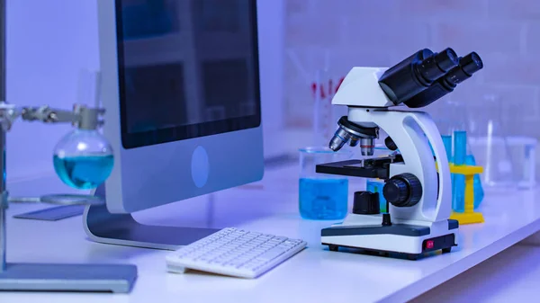 Büyüteç Yakınlaştırıcı Mercek Mikroskop Kamerasının Yakın Çekim Görüntüleri Hastane Laboratuvarındaki — Stok fotoğraf