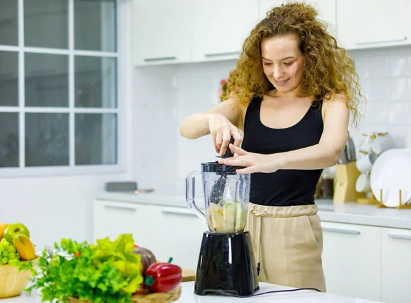 Happy Healthy Curly Hairstyle Young Sexy Caucasian Pregnancy Mother Model — Stock Photo, Image