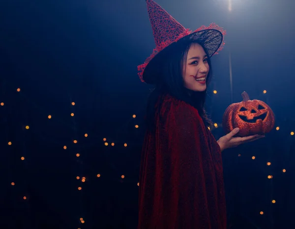 Studioaufnahme Von Asiatischen Jungen Schönen Teenager Mädchen Trägt Halloween Kostüm — Stockfoto