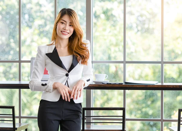 Asian Young Happy Cheerful Beautiful Millennial Professional Successful Female Businesswoman — Φωτογραφία Αρχείου