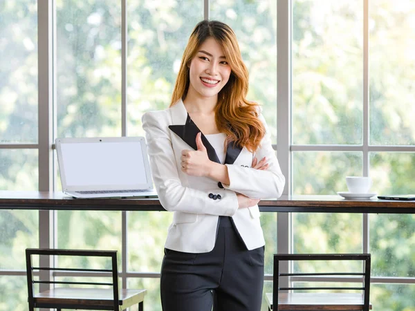 Asian Young Happy Cheerful Beautiful Millennial Professional Successful Female Businesswoman — Stockfoto