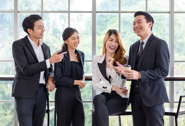 Grupo Asiáticos Jovens Felizes Millennial Profissional Bem Sucedido Empresário Masculino — Fotografia de Stock