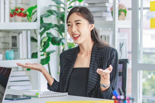 Asian Happy Cheerful Professional Successful Female Businesswoman Employee Formal Suit —  Fotos de Stock