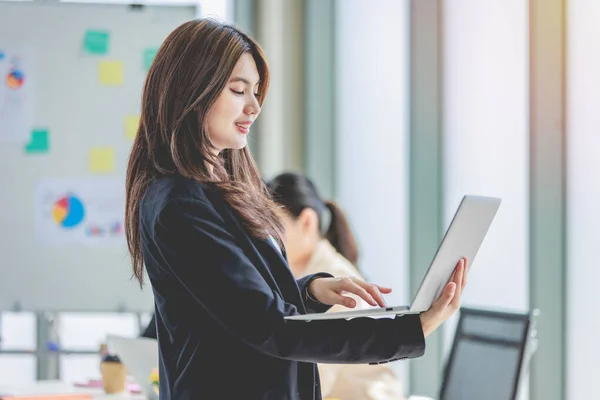 Portrait Shot Millennial Asian Cheerful Successful Professional Businesswoman Entrepreneur Formal — Fotografia de Stock