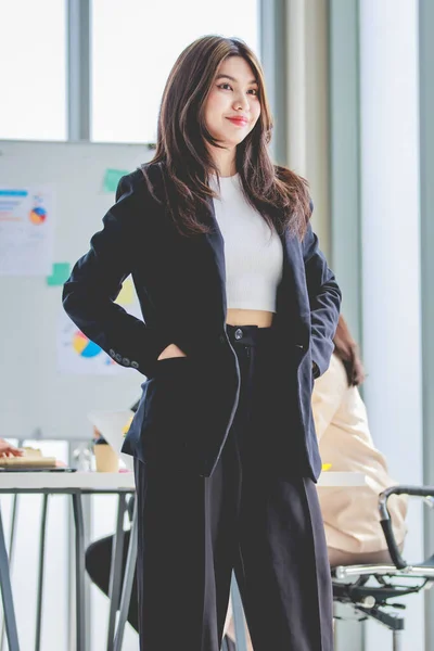 Portrait Shot Millennial Asian Cheerful Successful Professional Businesswoman Entrepreneur Formal – stockfoto
