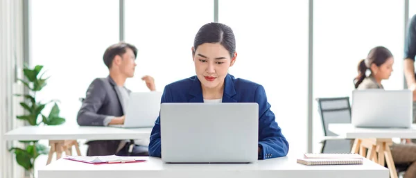 Closeup Shot Millennial Asian Young Beautiful Smart Professional Female Businesswoman — Fotografia de Stock