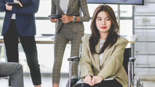 Closeup Shot Asian Pretty Happy Cheerful Female Businesswoman Intern Trainee — Stockfoto