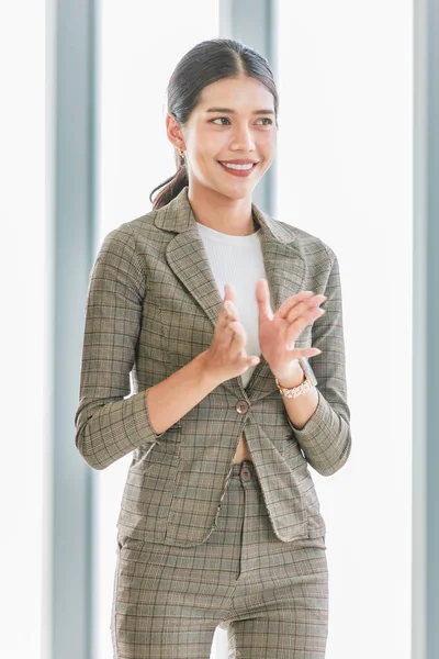 Portrait Shot Millennial Asian Cheerful Successful Professional Businesswoman Entrepreneur Formal — 图库照片