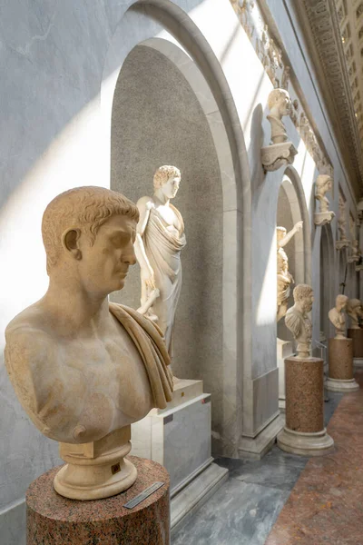 Row Beautiful Marble Statues Mostly Men Only Few Women One — Stockfoto