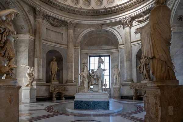 Room One Museums Vatican City Rome Several Marble Statues People — Photo