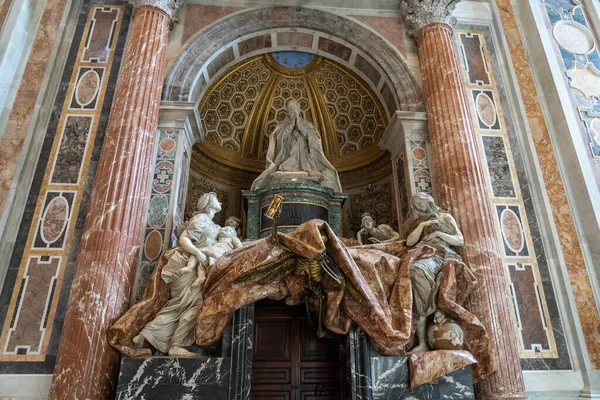 Sculptures Every Corner Tomb Saint Peter Saint Peter Basilica Rome — Foto Stock
